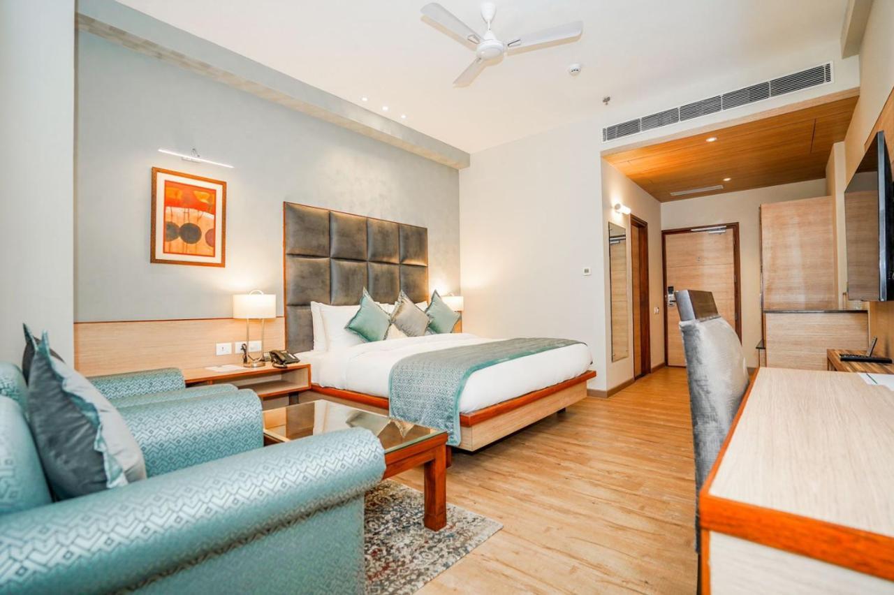 The Zenith - A Boutique Hotel By Hot Millions Mohali Bagian luar foto