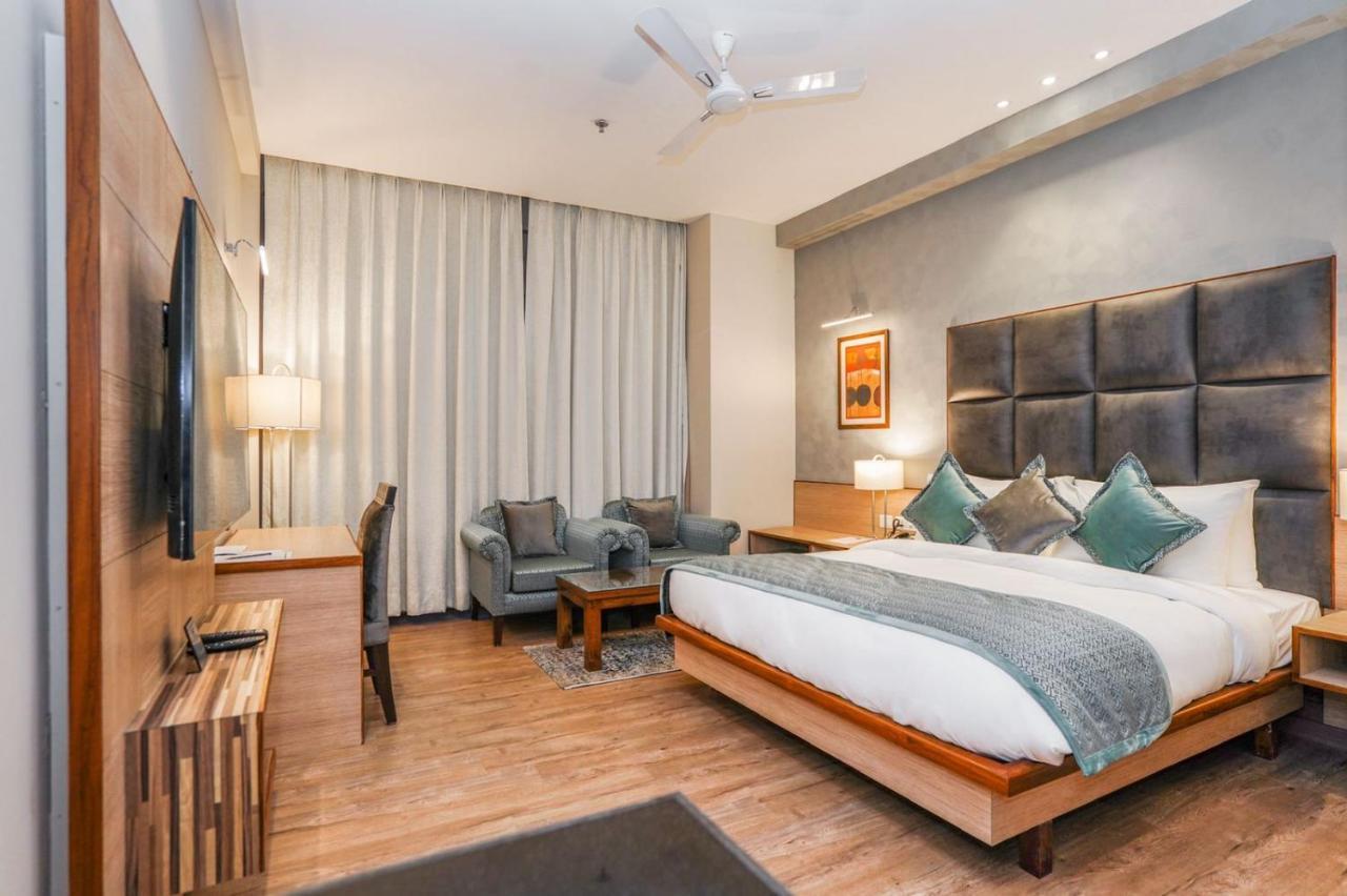 The Zenith - A Boutique Hotel By Hot Millions Mohali Bagian luar foto